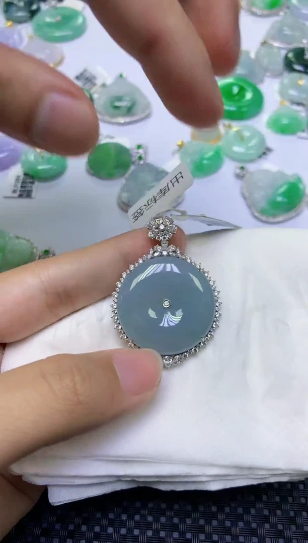 翡翠18K金镶嵌颈饰天然缅甸A货翡翠