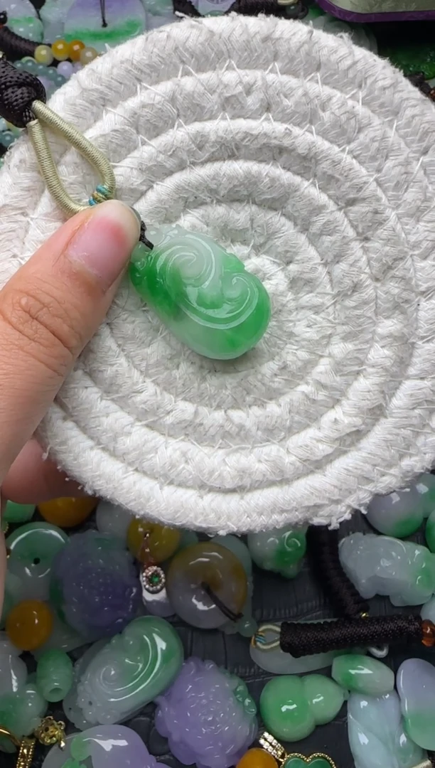 颈饰未镶嵌翡翠缅甸翡翠吊坠
