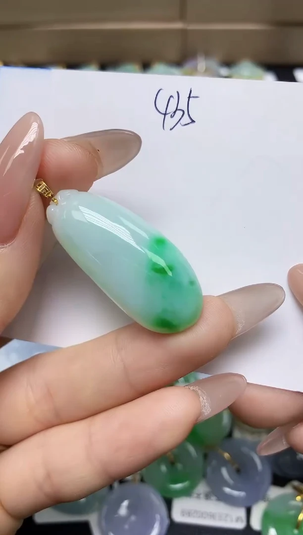 翡翠18K金镶嵌颈饰天然翡翠A货