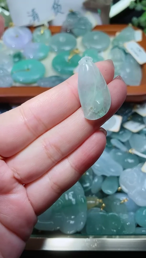 【闪购商品】翡翠颈饰未镶嵌天然A货翡翠一件