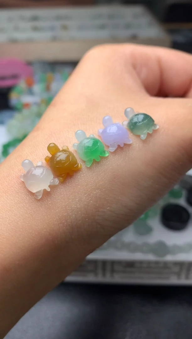 定制翡翠未镶嵌毛货 10.6-7.6-4.2