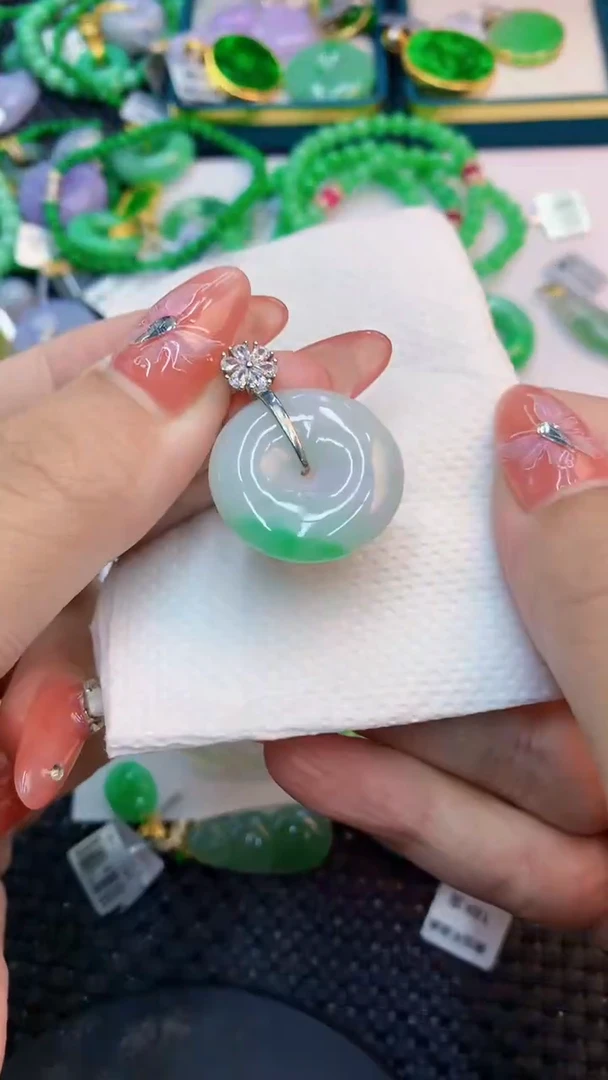 颈饰未镶嵌翡翠1