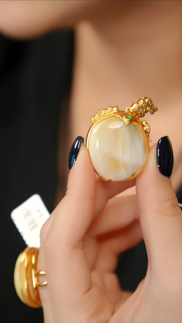 蜜蜡吊坠(赠链)银S925镶嵌孤品荧光洒金吊坠