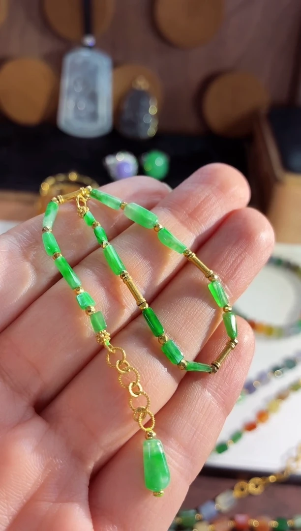 18K金镶嵌手链翡翠手链