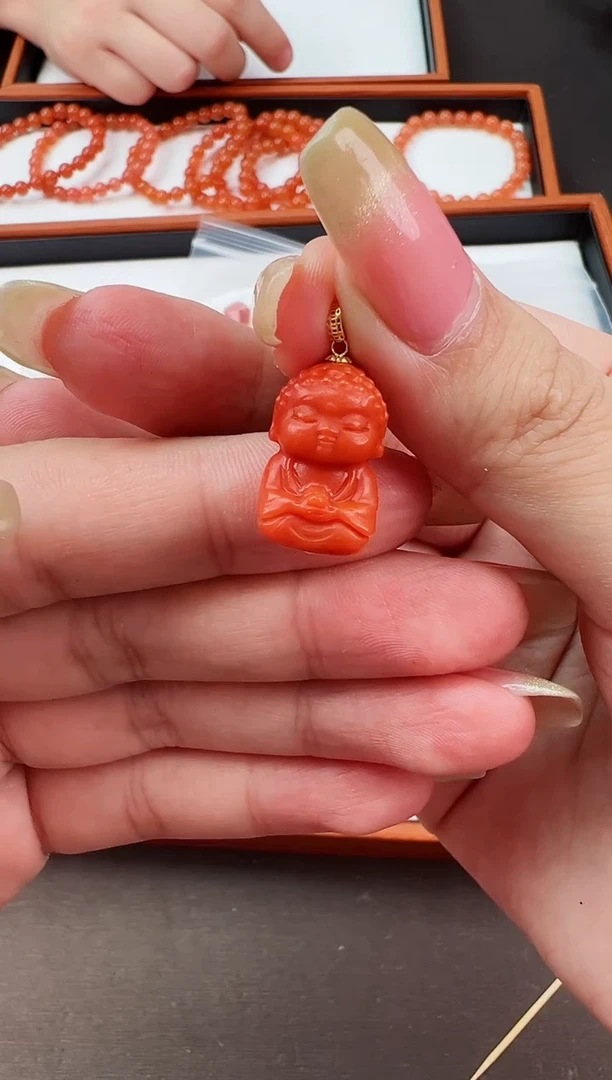 【闪购商品】南红玛瑙吊坠18K金镶嵌宝宝佛一尊