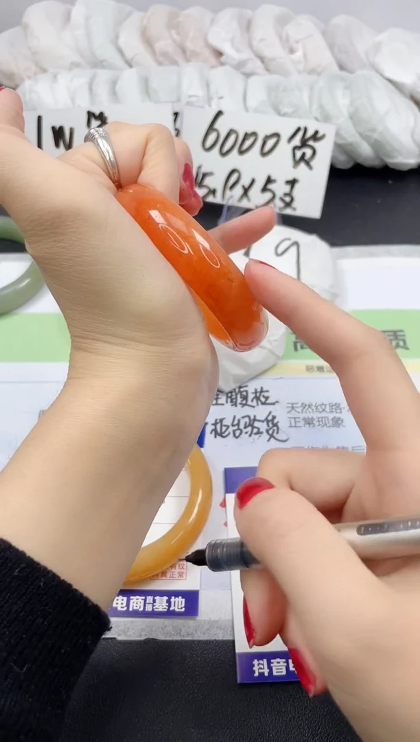 【闪购商品】石英质玉手镯未镶嵌149/53
