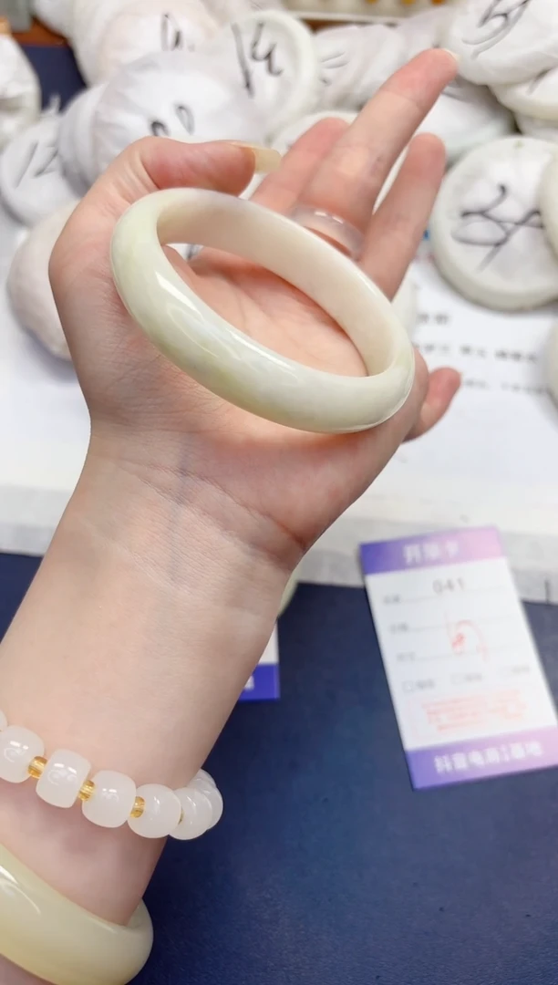 石英质玉手镯未镶嵌41-翠玉-圈口60