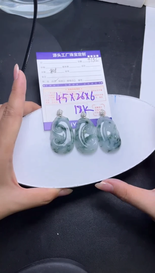 18K金镶嵌挂件翡翠18k飘花如意