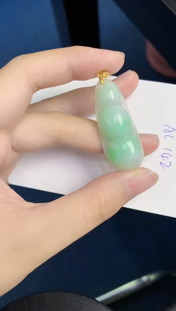 翡翠未镶嵌颈饰天然翡翠緬甸A貨