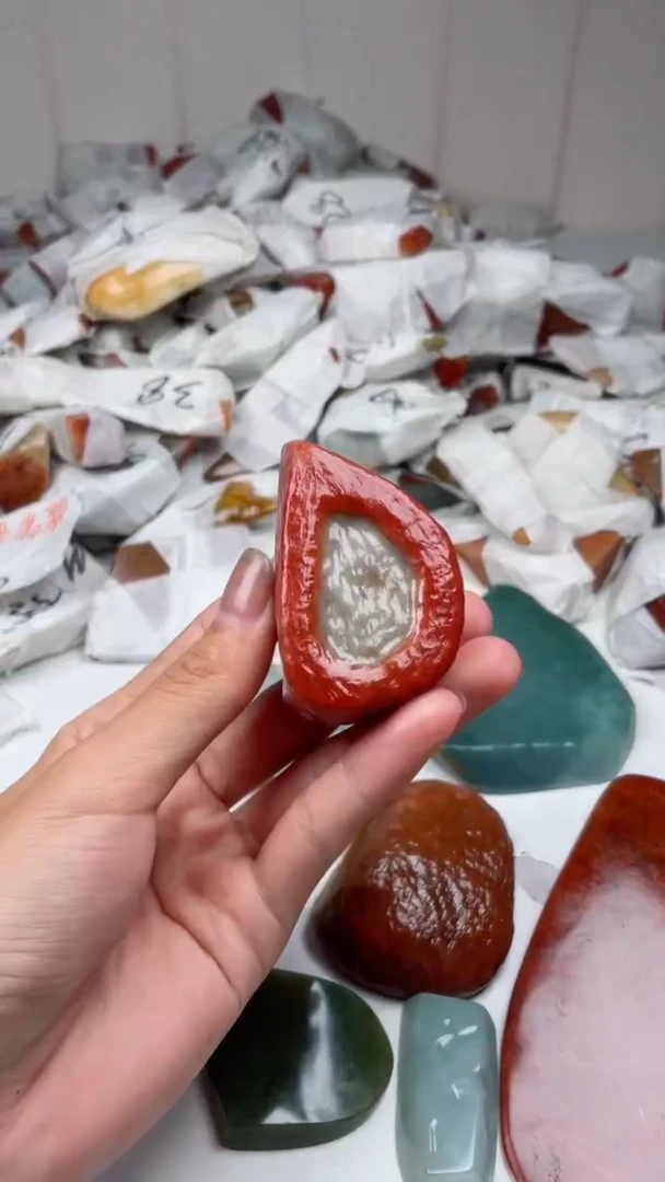 翡翠未镶嵌颈饰?****?翡翠
