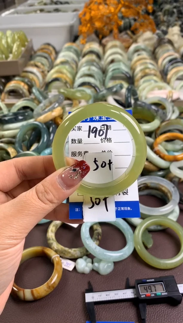 【闪购商品】蛇纹石玉手镯未镶嵌1907