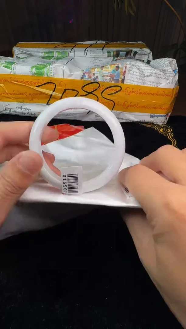 未镶嵌定制翡翠5067毛货不退不换  57-58圈