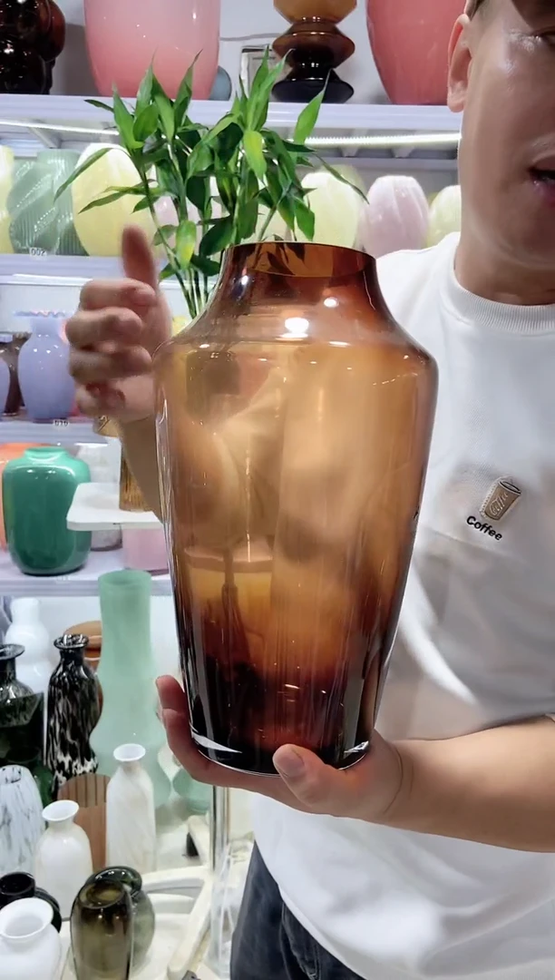 琥珀色花瓶........