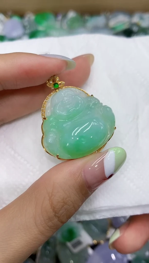 翡翠18K金镶嵌颈饰111111111111