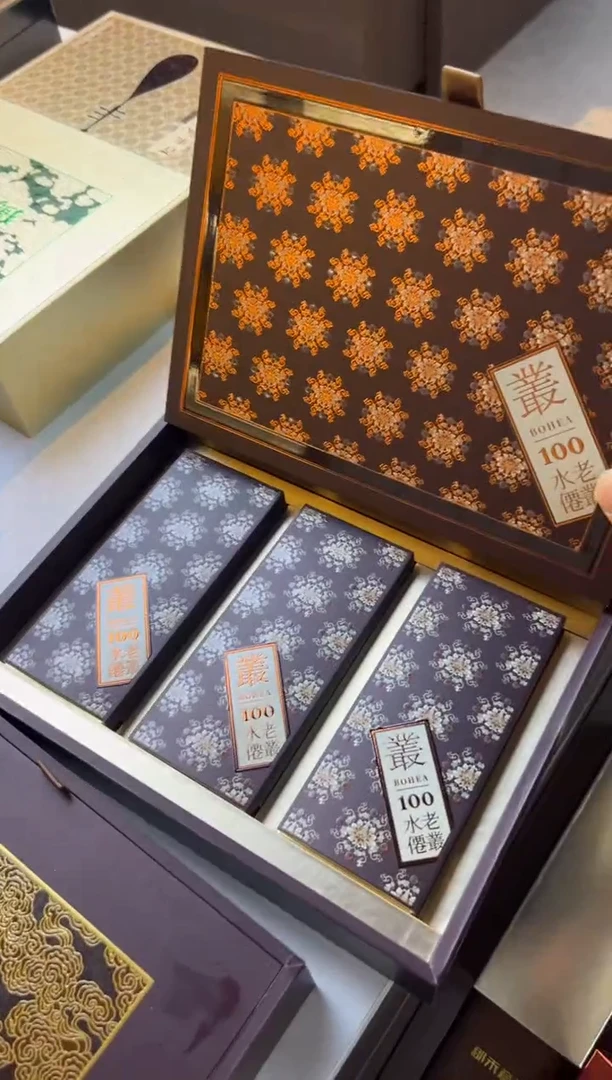 微瑕新款礼盒带版面样品1套（定制另价）