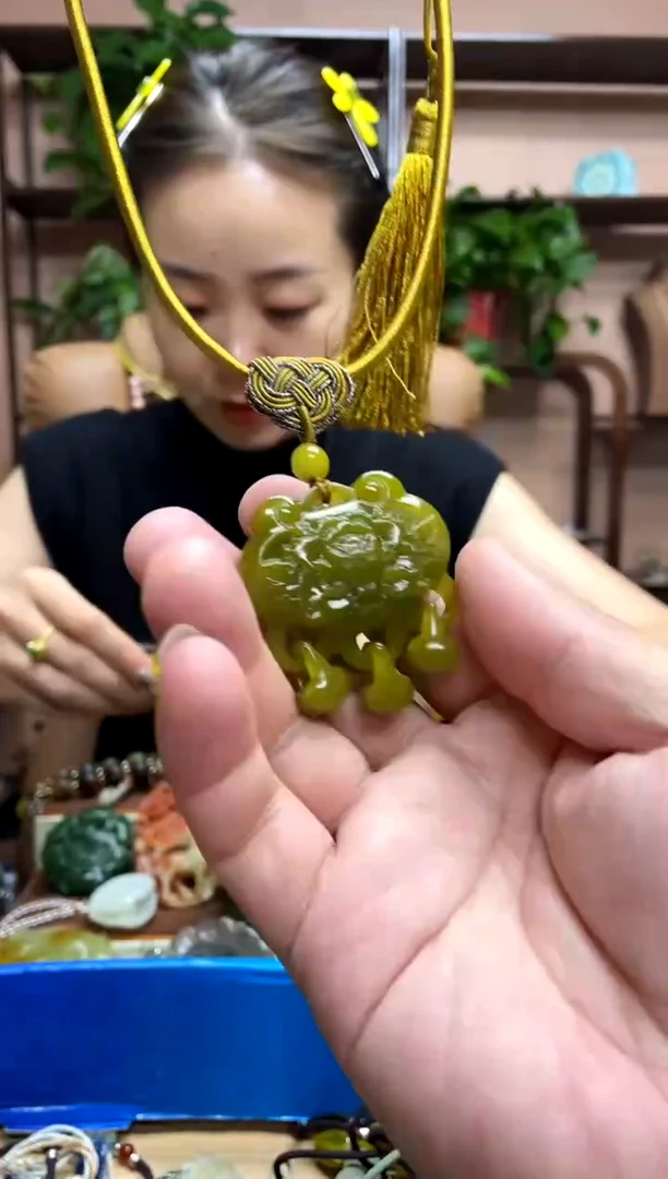 未镶嵌岫玉吊坠多样性发货发其中之一