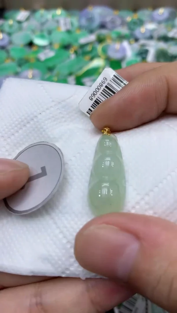 颈饰未镶嵌翡翠天然缅甸翡翠A货