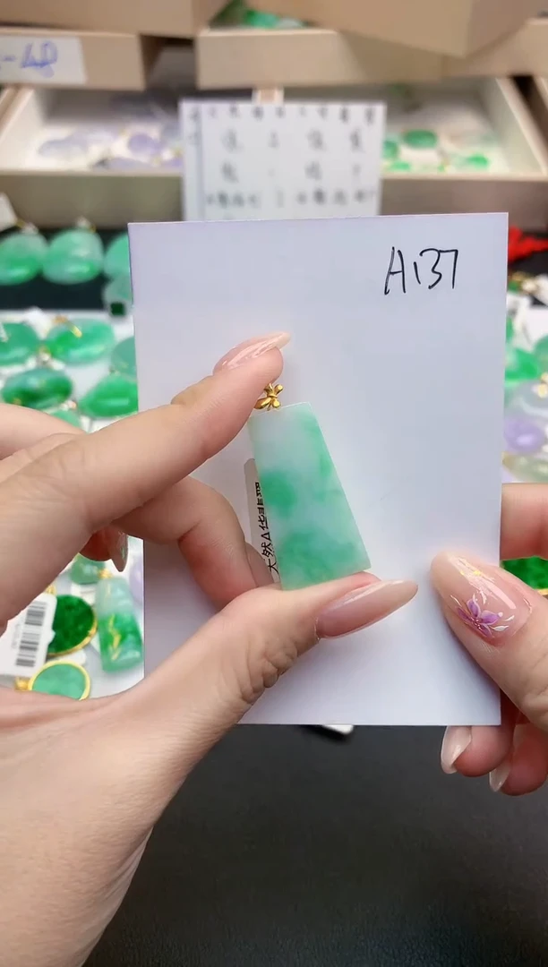 颈饰18K金镶嵌翡翠天然缅甸A货翡翠