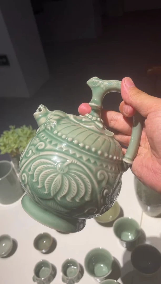 微瑕中号倒流壶1把