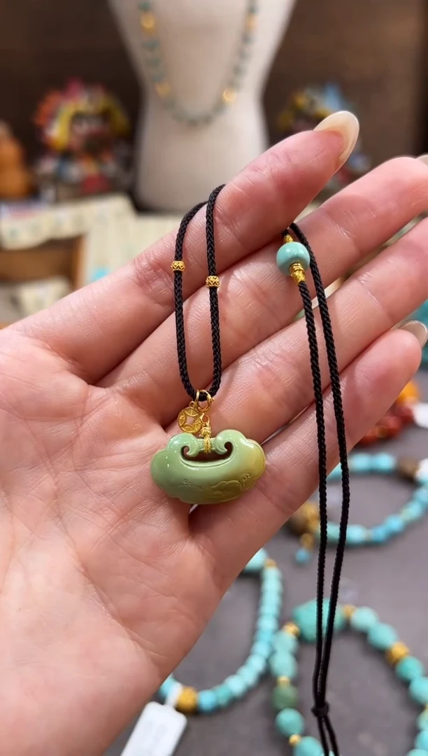 18K金镶嵌绿松石颈饰绿松石项链