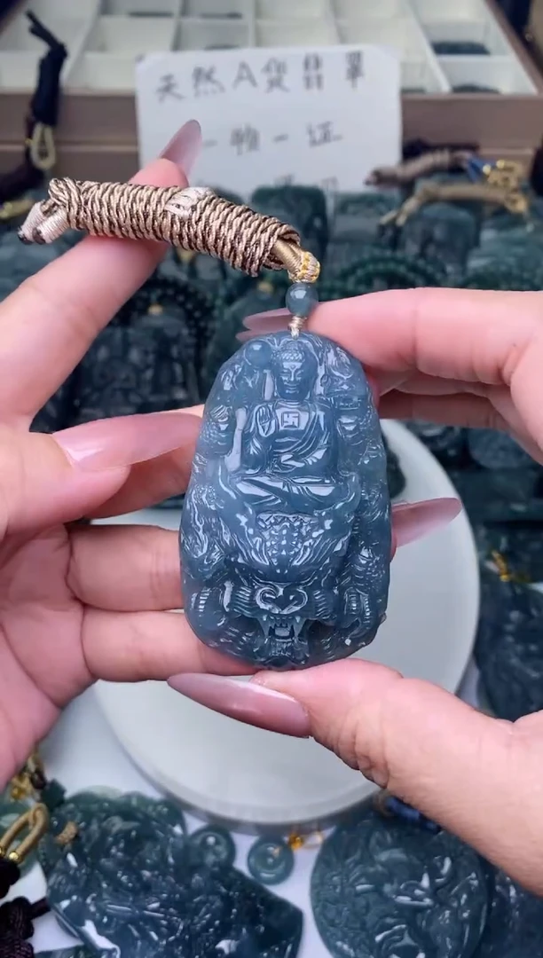 颈饰未镶嵌翡翠