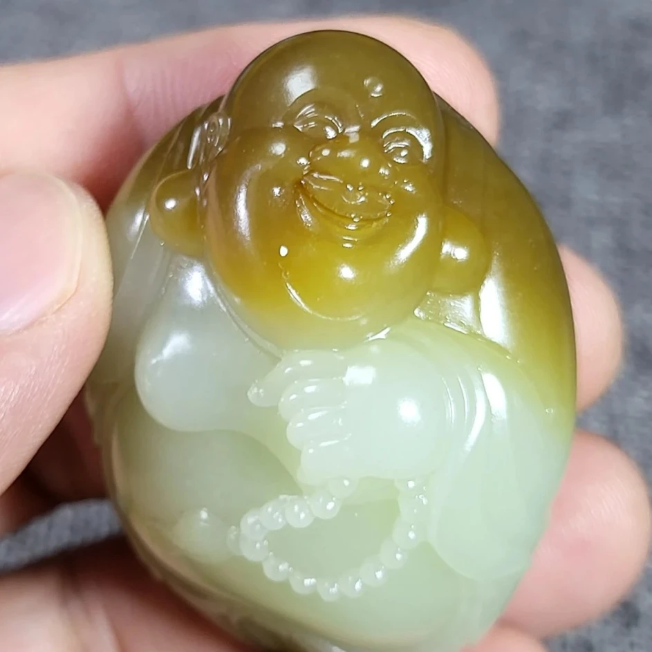 新疆和田玉且末料鸿运当头笑佛俏色雕刻精美工艺