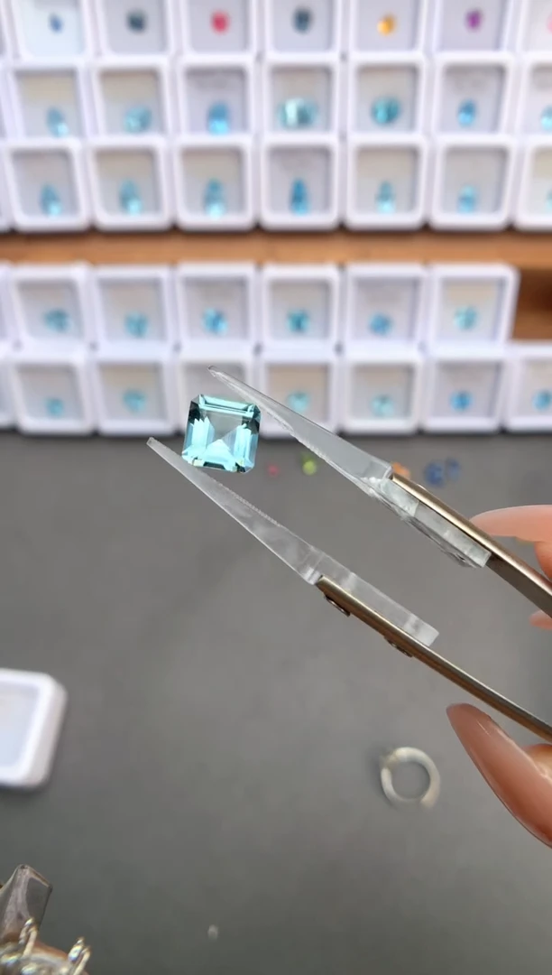 未镶嵌裸石定制海蓝宝石2.39ct 03098