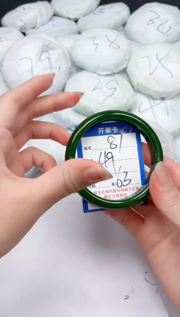 未镶嵌手镯石英质玉81/63