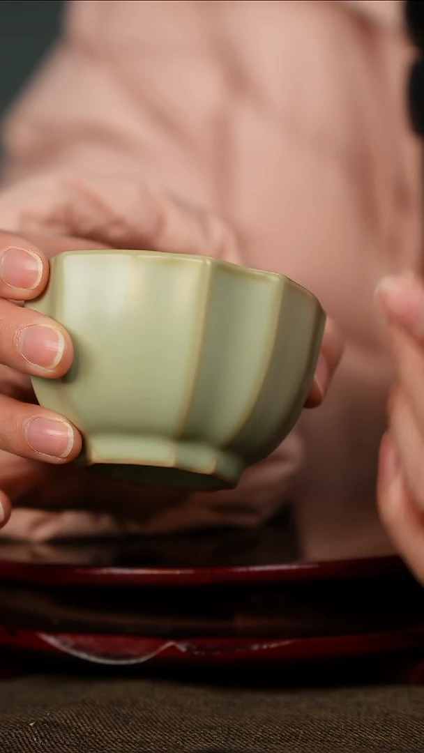 全品 粉青 四瓣葵口杯