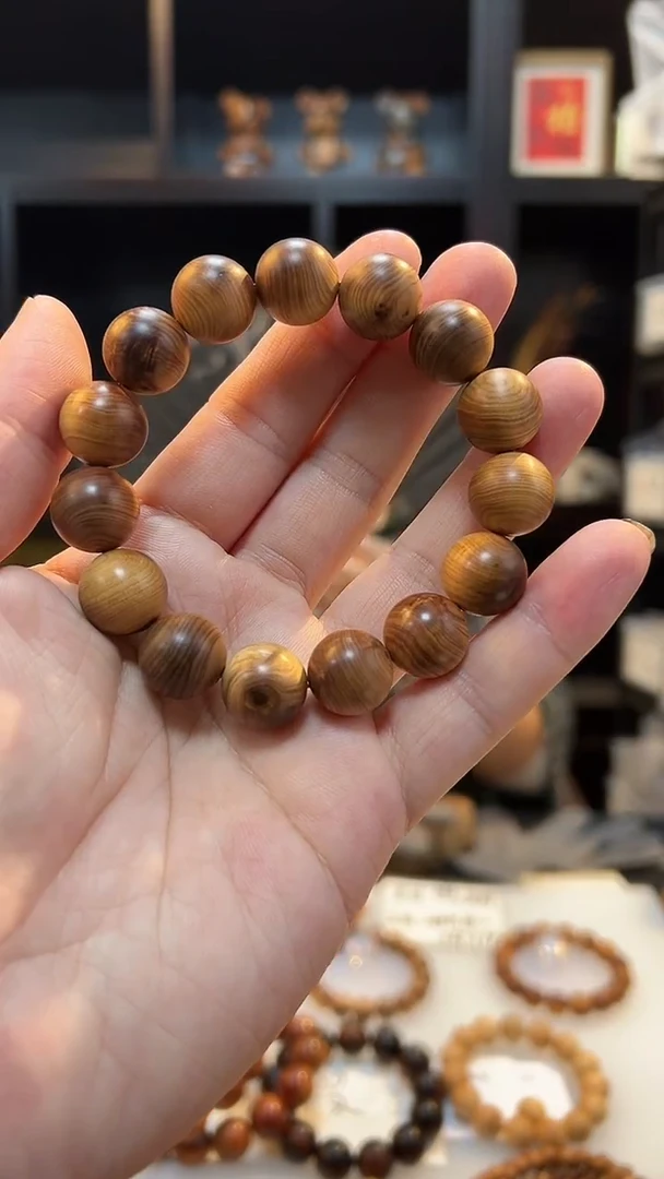 崖柏15乱纹黑油精品圆珠太行无礼盒