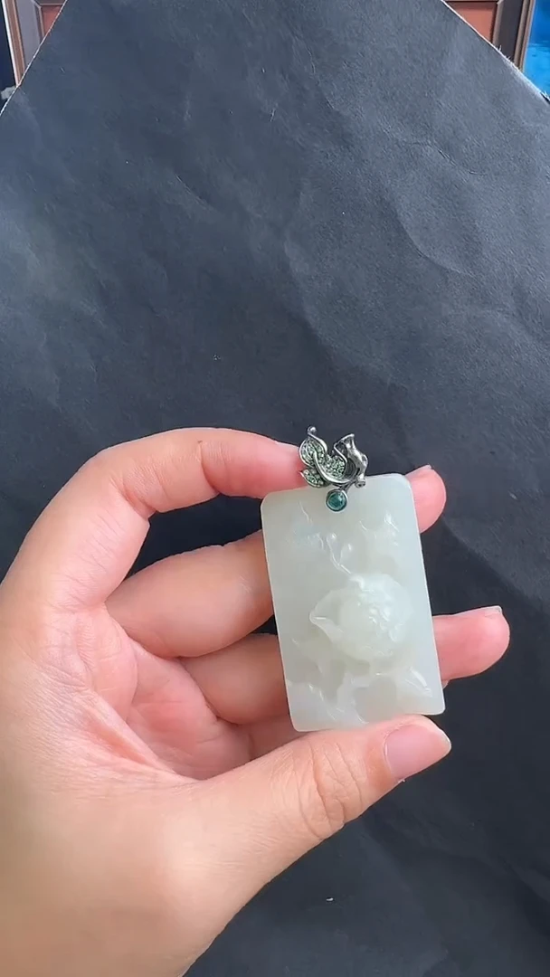 吊坠(不含链)18K金镶嵌和田玉吊坠
