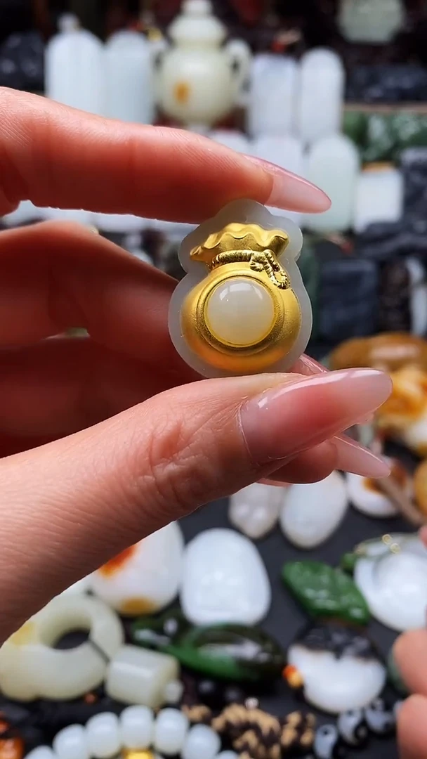 颈饰未镶嵌和田玉1