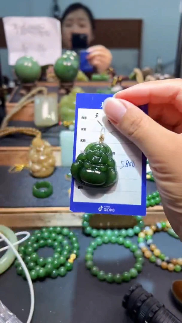 颈饰18K金镶嵌和田玉（碧玉）1