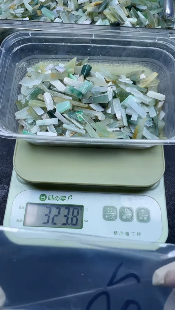 【闪购商品】翡翠颈饰未镶嵌缅甸天然翡翠迷你号300克82