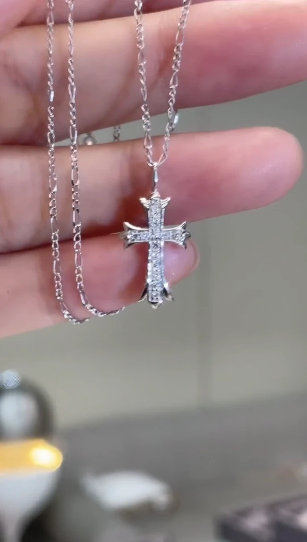 项链18K金镶嵌钻石X克罗心钻石项链克罗链