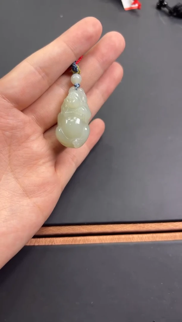 【闪购商品】和田玉吊坠(赠链)未镶嵌且末微色差近矿吊坠