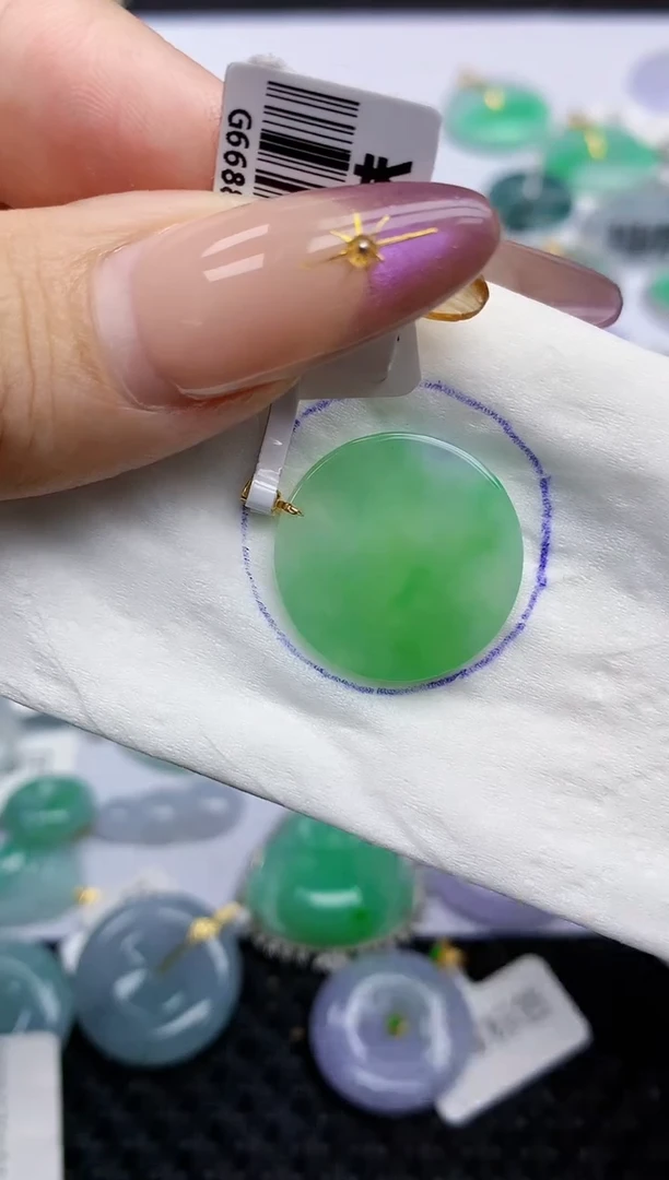 翡翠18K金镶嵌颈饰   天然翡翠A货  百元以上9米证书费自理