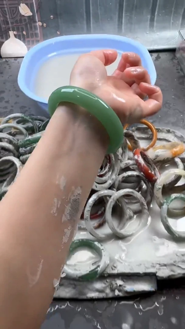 【闪购商品】石英质玉手镯未镶嵌45