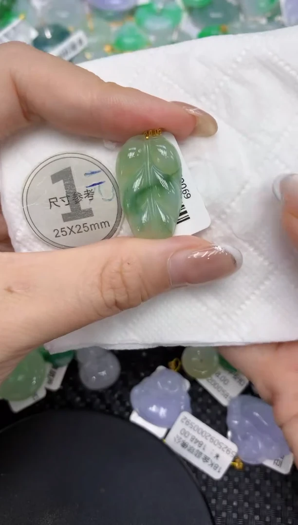 颈饰18K金镶嵌翡翠1111111