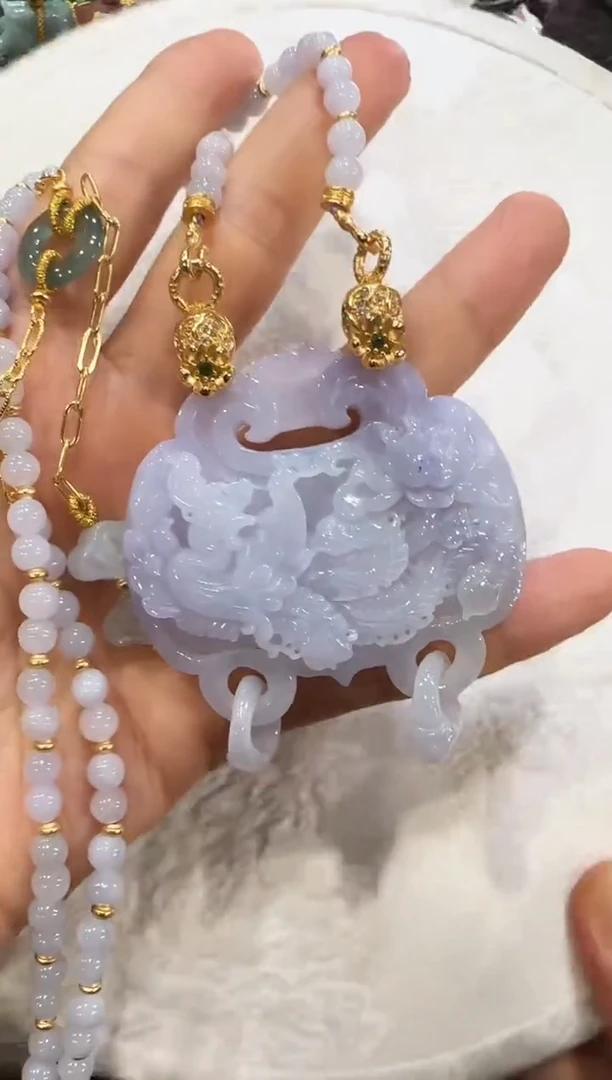 翡翠未镶嵌颈饰国风