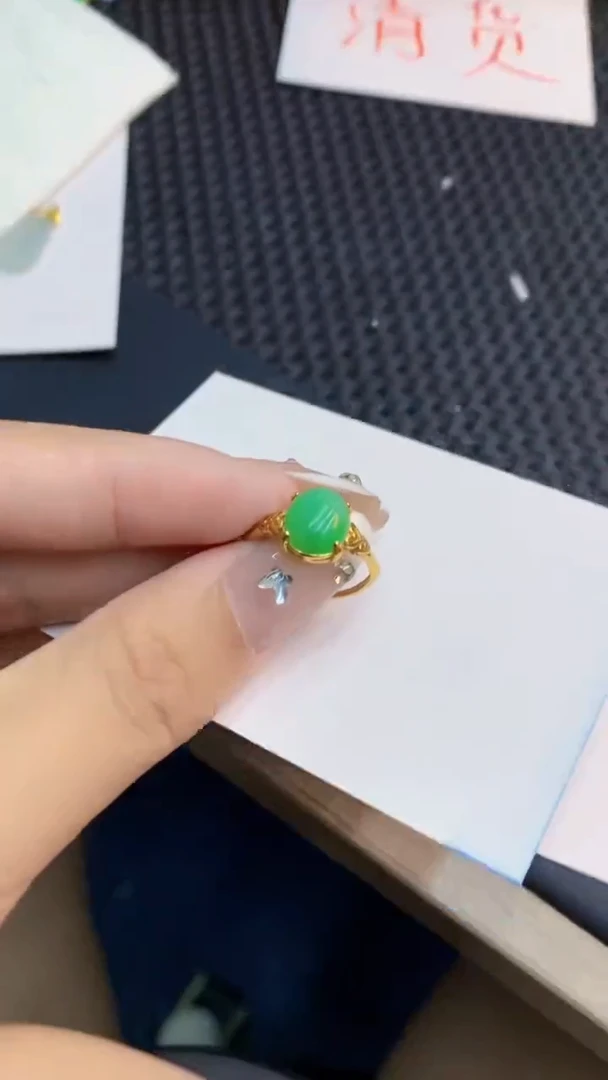 翡翠未镶嵌吊坠(不含链)1