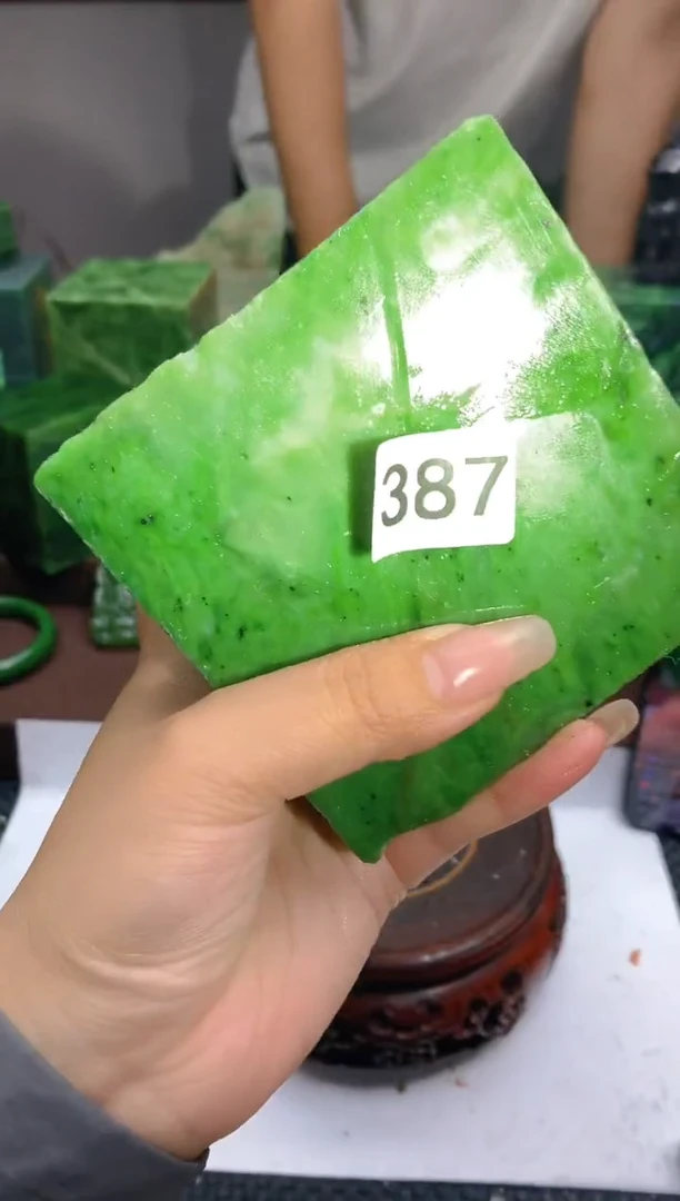 和田玉（碧玉）未镶嵌珠宝半成品1