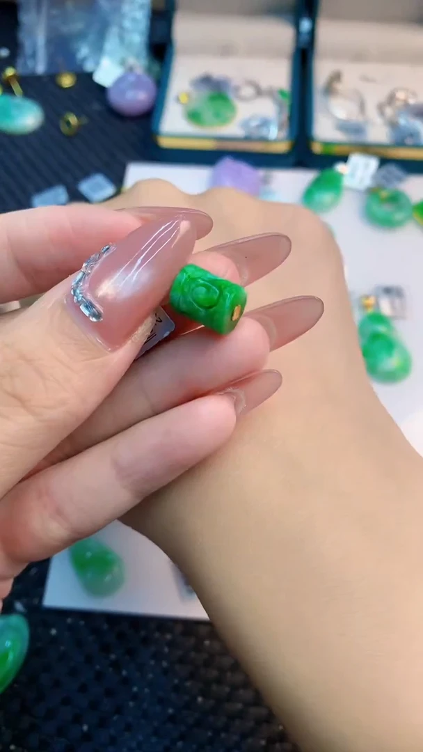 翡翠18K金镶嵌吊坠(不含链)1