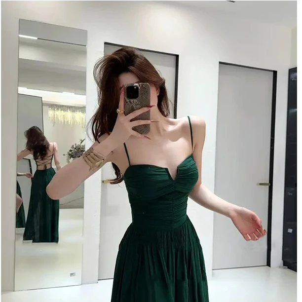纯欲性感露背无袖吊带连衣裙女春季新款收腰显瘦设计感开叉a字裙