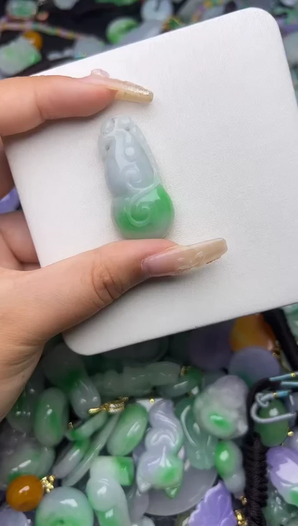 翡翠未镶嵌颈饰天然缅甸翡翠吊坠