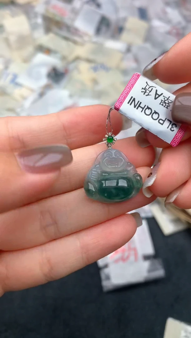 18K金镶嵌挂件翡翠一