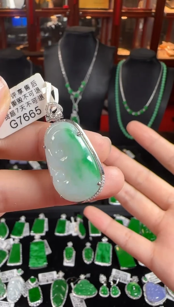 颈饰18K金镶嵌翡翠G7665如意