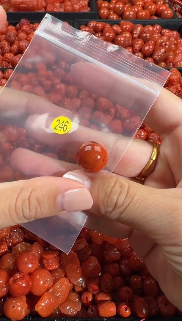 颈饰未镶嵌南红玛瑙1