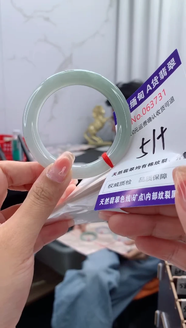 翡翠手镯未镶嵌有纹，完美者勿拍