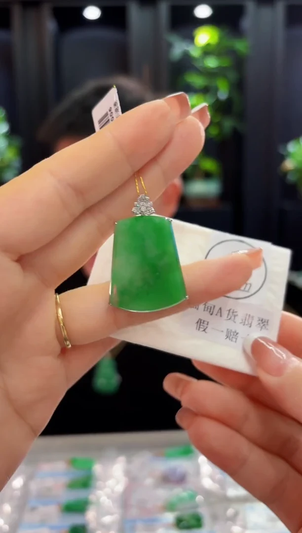 颈饰18K金镶嵌翡翠缅料A货/支持复检/一件